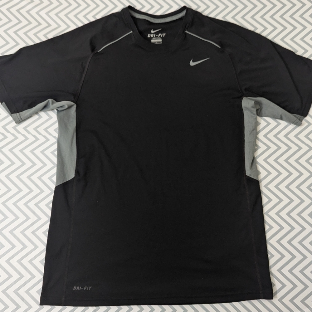 Nike Men's Black Gray Dri-FIT Shirt Size Medium